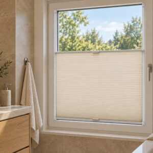 Sfeerimpressie van een LIVA honinggraatplissé met plakstrips zonder boren in een beige badkamer
